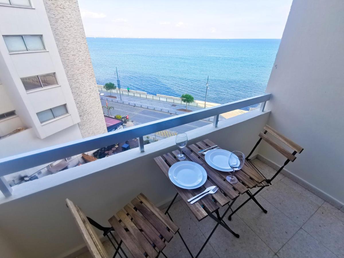 Flirty Flamingo Seaview Seafront Apartment Lárnaca Exterior foto